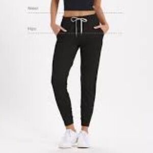 Vuori  Joggers with Light Drawstring